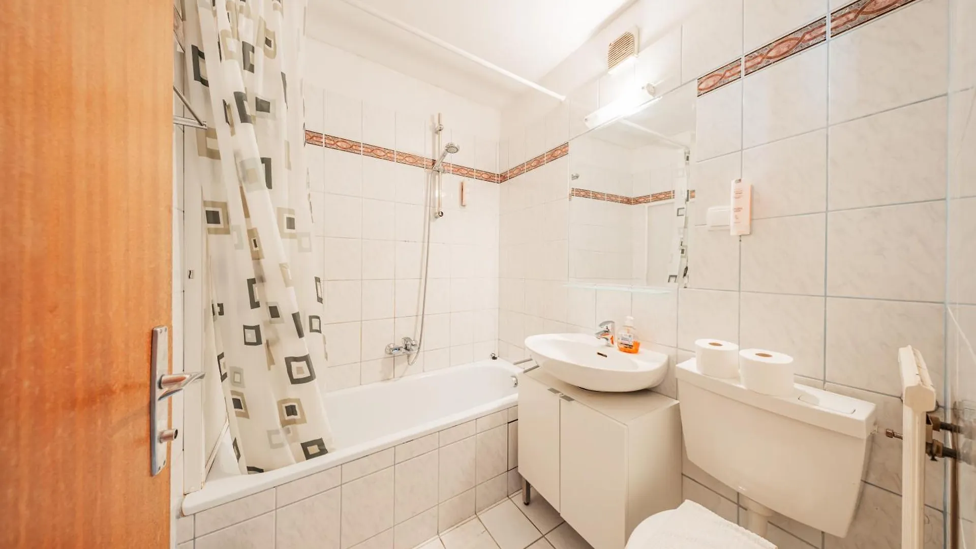 Studio Next To Karlskirche Vienna Apartment