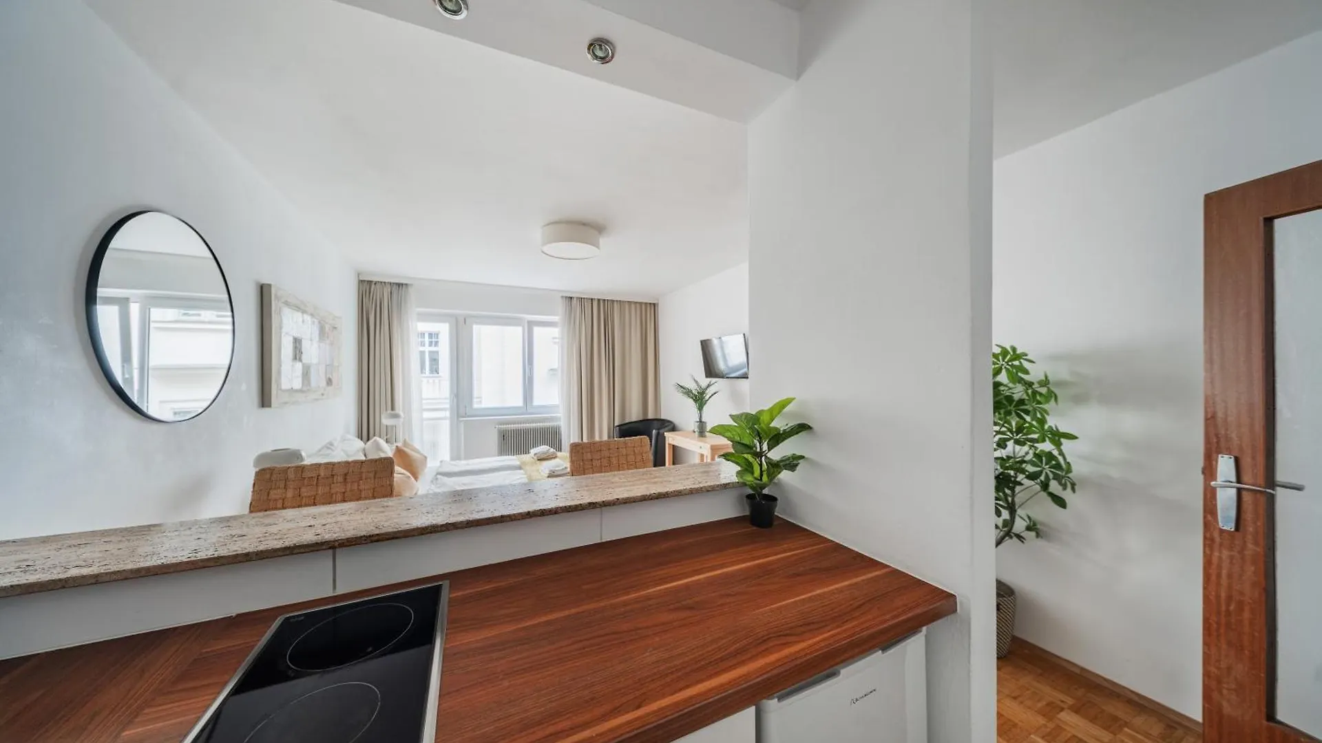 Studio Next To Karlskirche Vienna Apartment