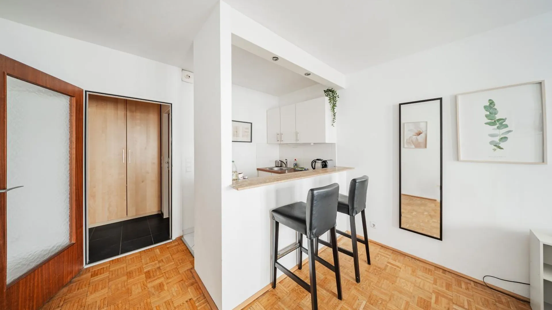 Studio Next To Karlskirche Vienna Austria
