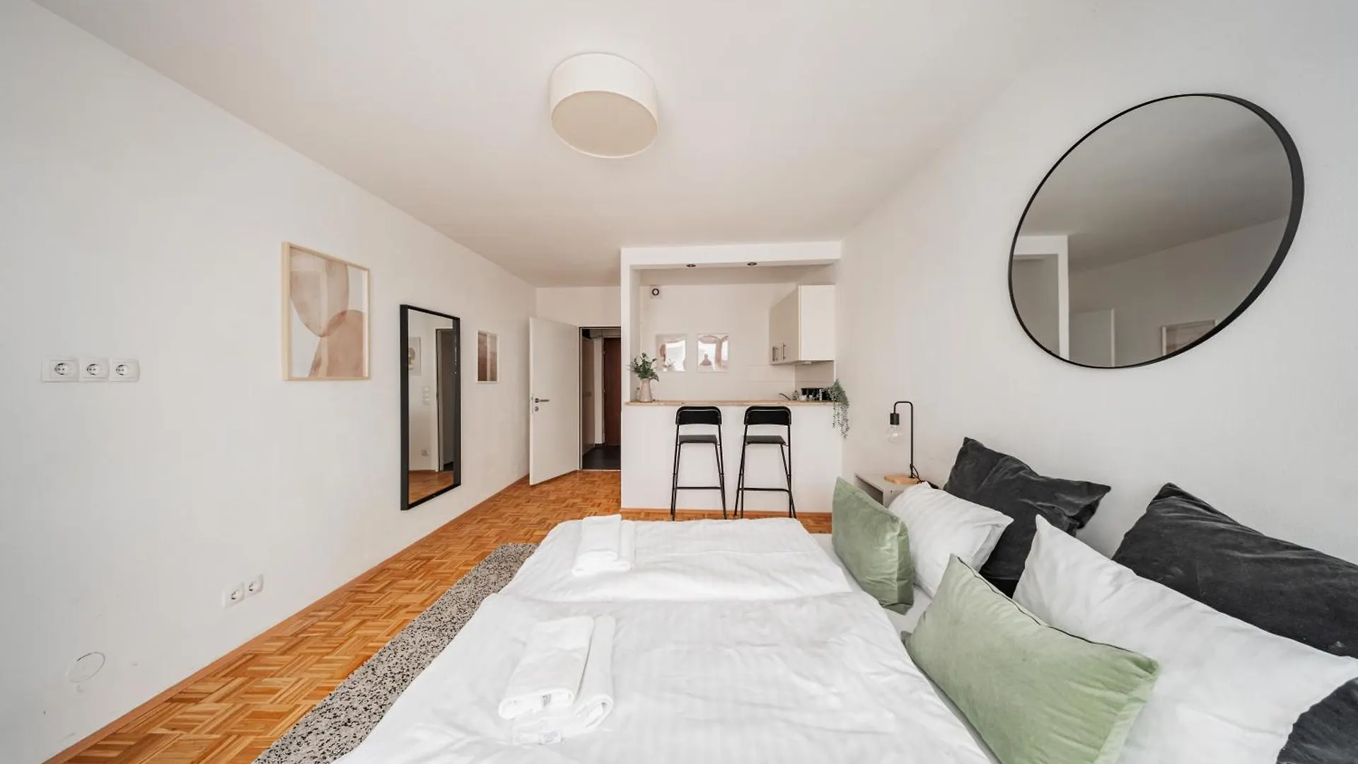Studio Next To Karlskirche Vienna Apartment