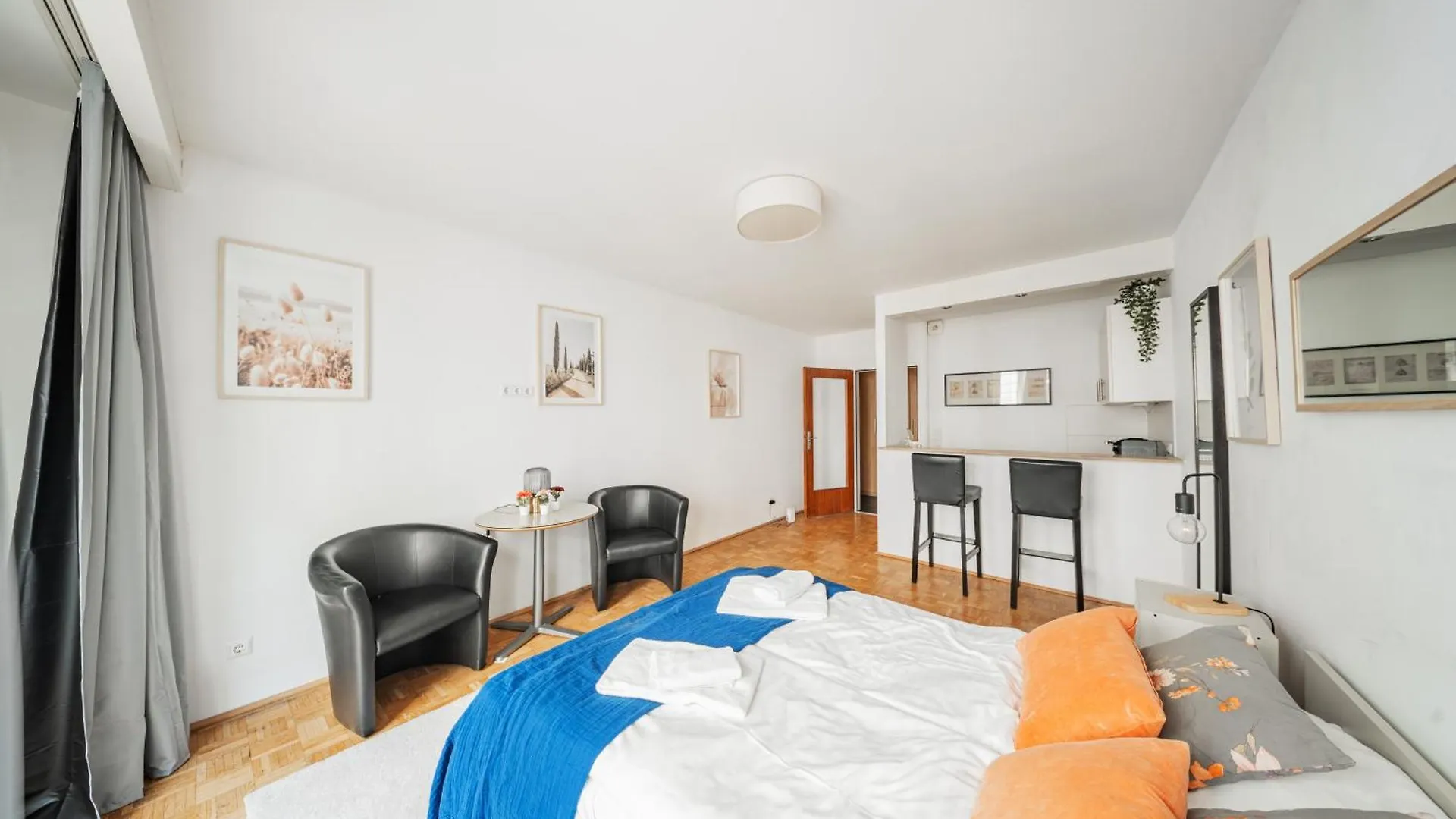 Studio Next To Karlskirche Viena 0*,  Austria