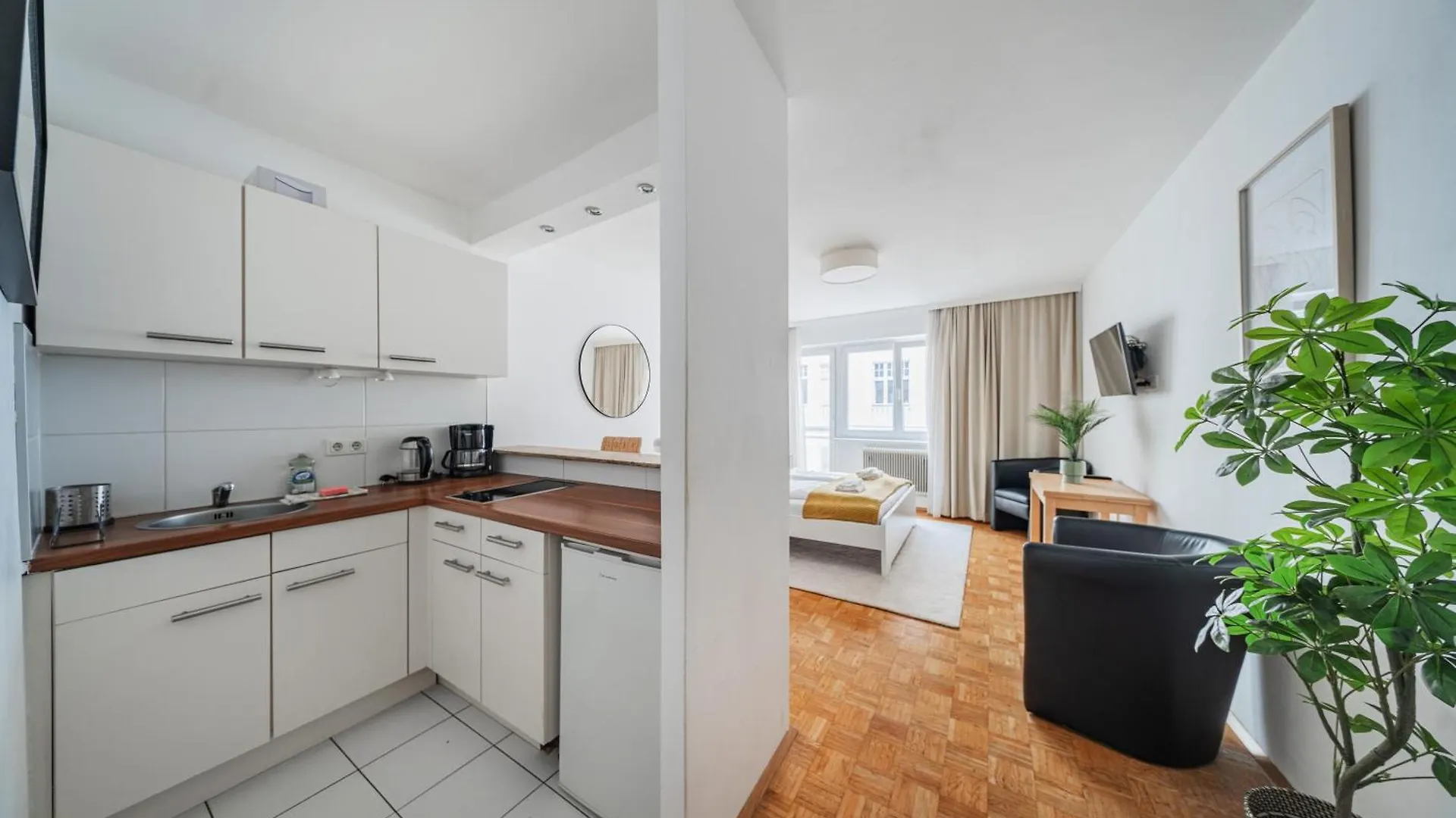 Studio Next To Karlskirche Βιέννη 0*,  Αυστρία